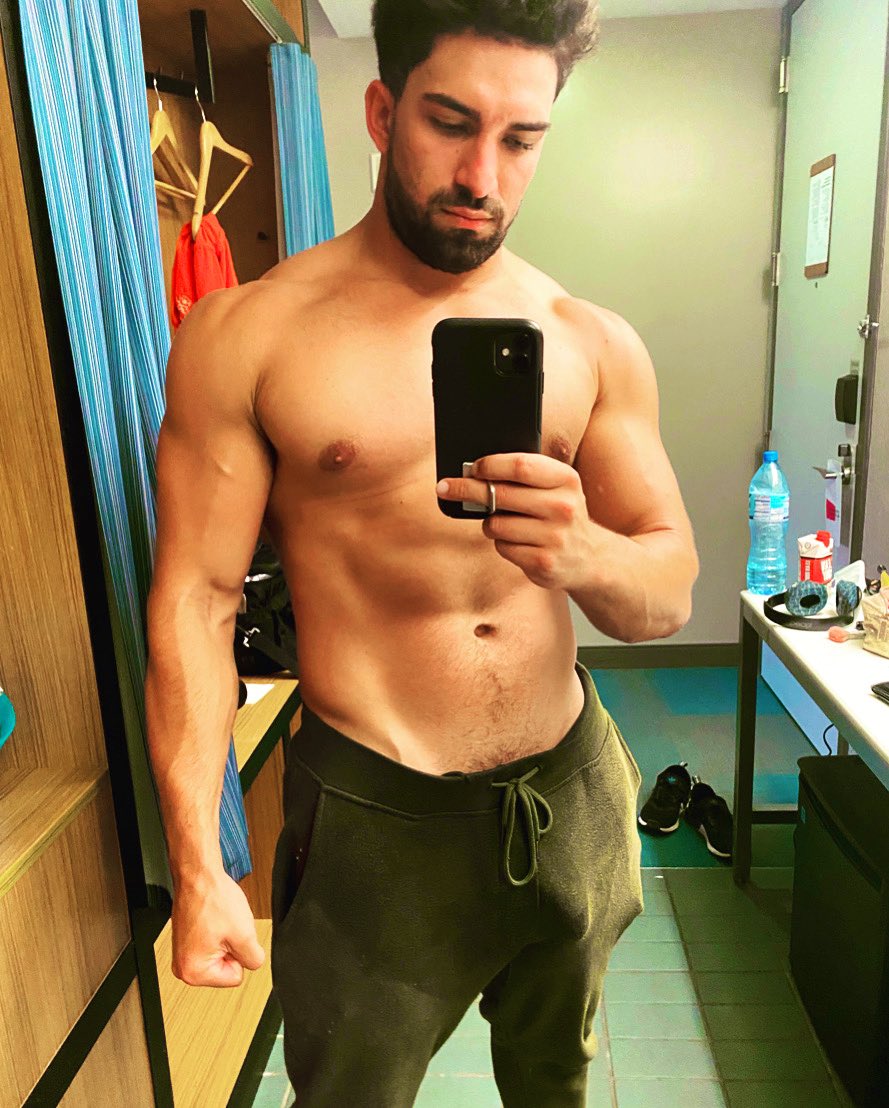 2 pic. RT if you would bottom for me 😈🍆 https://t.co/Aa7rB7gCeR