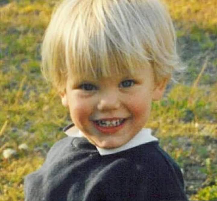 anotherworld_so's tweet photo. Hoy es el cumpleaños de Avicii, amigos.
💛 https://t.co/GXbuuOoiI7
