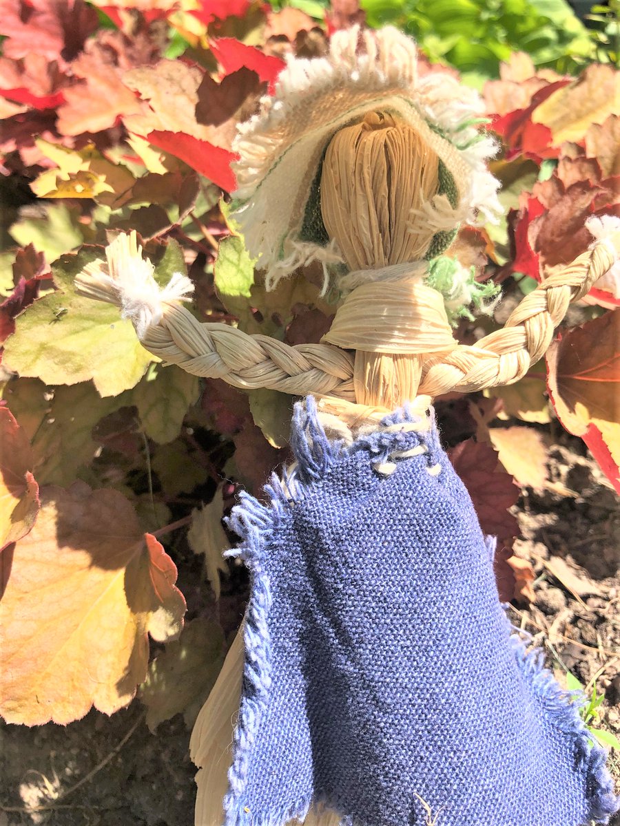 TroyHistVillage's tweet photo. FAMILY FALL FUN: make a corn husk doll/action figure, tin-punch lantern or bat box with us! https://t.co/iTasZYsvGq #cornhuskdolls #tinpunch #tinlantern #BatBox https://t.co/5alLTK8yyj