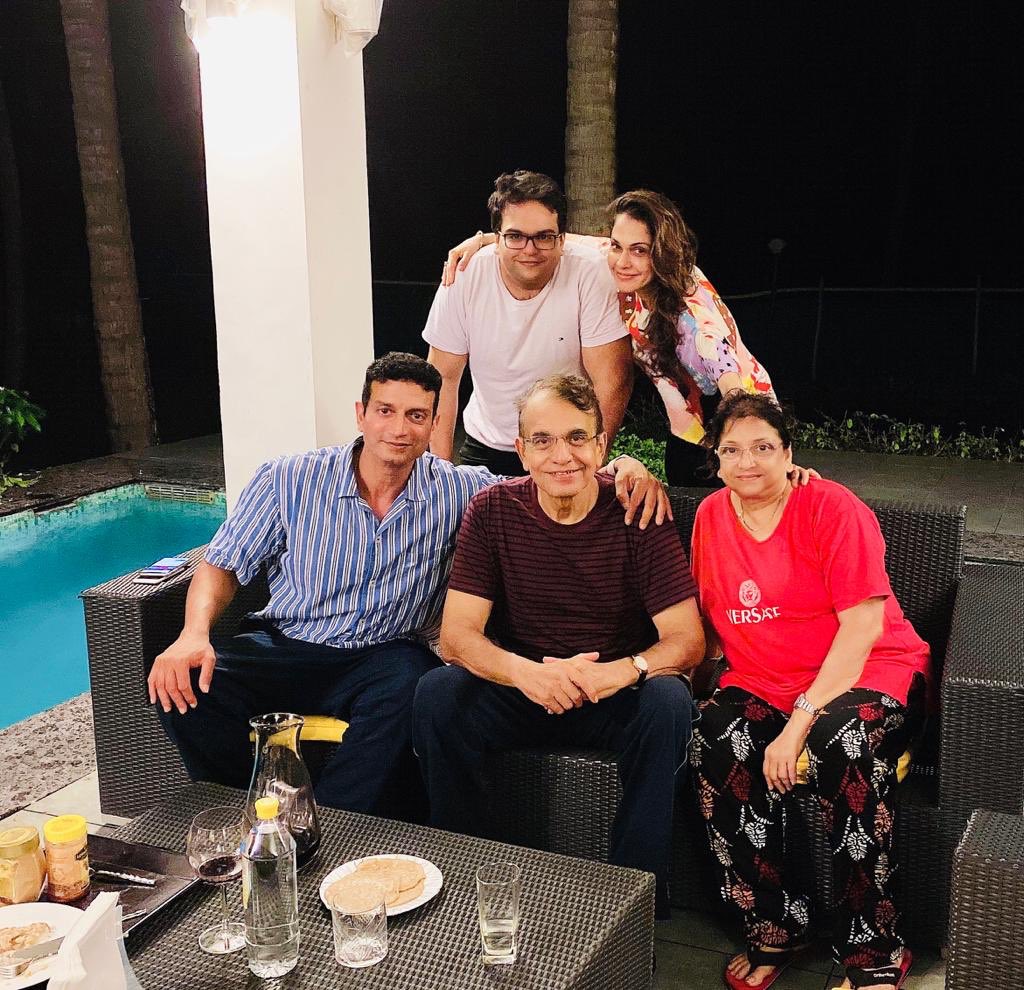 Isha Koppikar tweet media