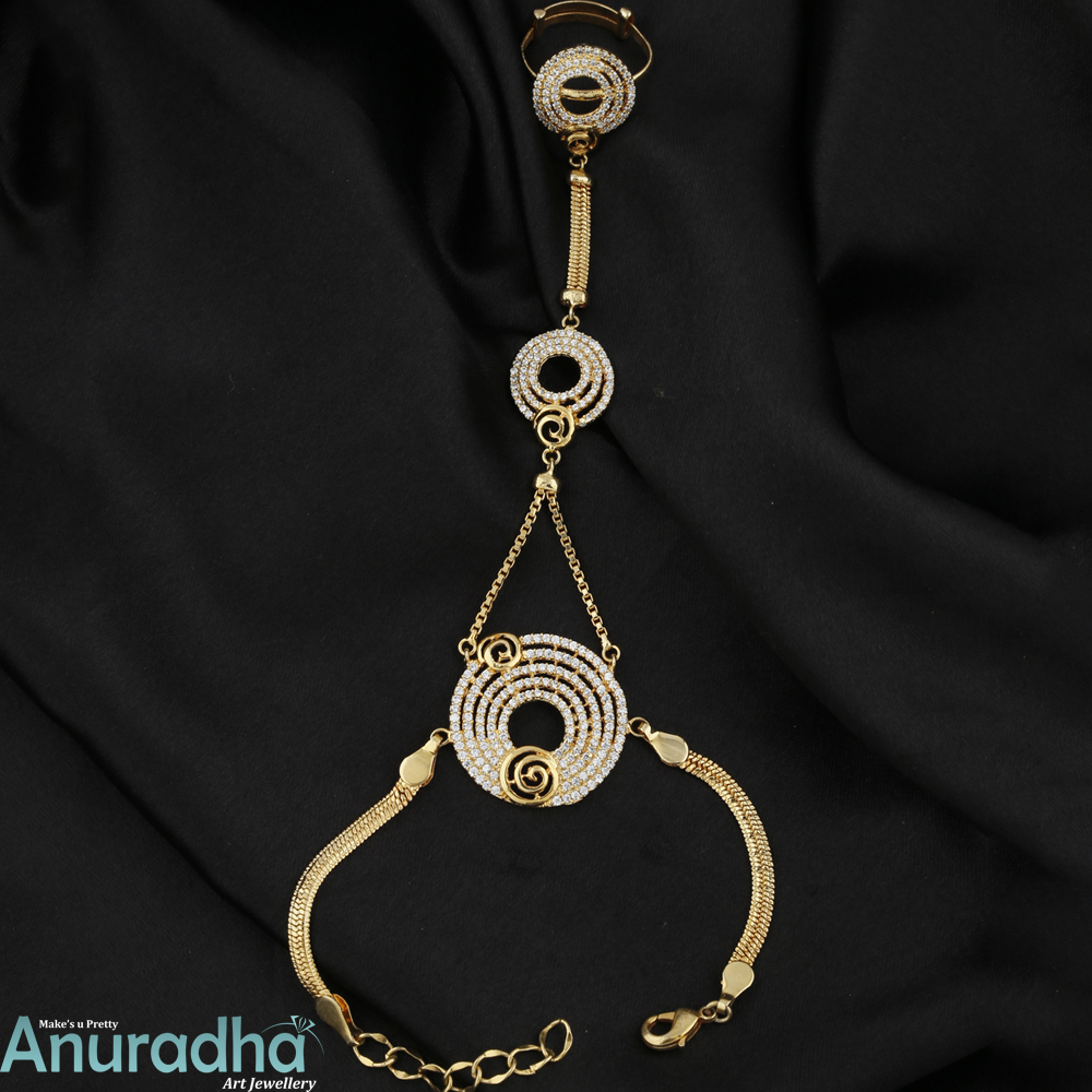 AnuradhaArts's tweet photo. 😍Diamond Studded Golden Finish Haath Phool Bracelet For Women at affordable cost by Anuradha Art Jewellery 😍
🥳Shop Here: https://t.co/H1ynHQk5De
-
-
-
-
#hathphool #goldhathphool #diamondhathphool #haathphool #designerhathphool #artificialjewellery #anuradhaartjewellery https://t.co/pyQnkt8xUH