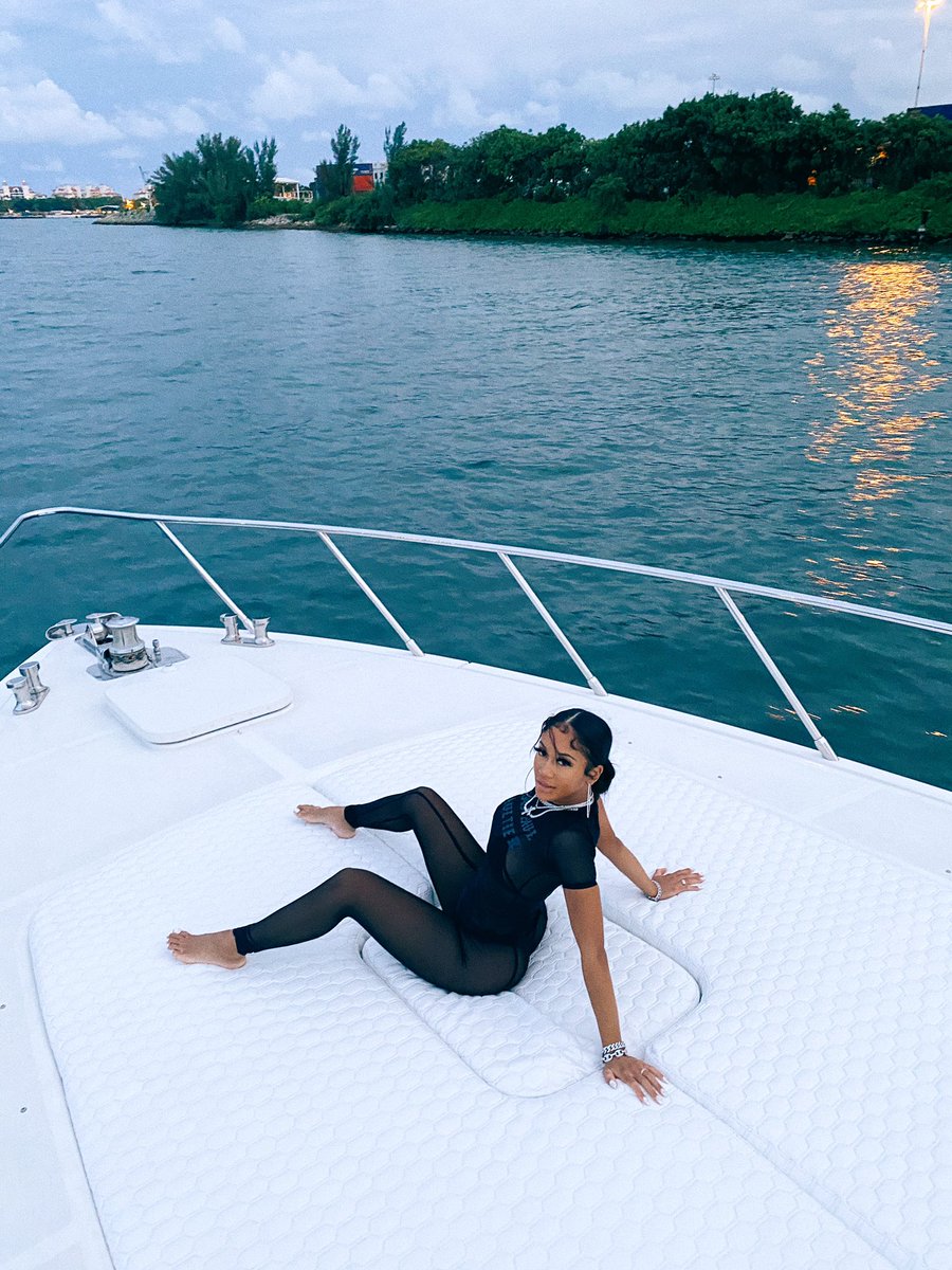 Saweetie's tweet image. mi$$ mamaz.