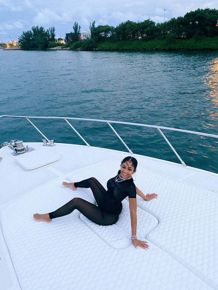 Saweetie's tweet image. mi$$ mamaz.