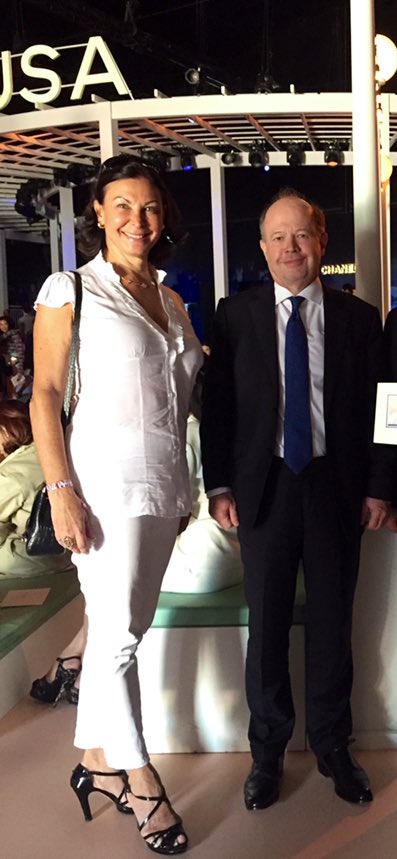 Une bien triste nouvelle ! L’ambassadeur Jacques LAPOUGE , qui nous avait succédé à Bangkok , s’est éteint la nuit dernière à Paris . Il venait juste de prendre sa retraite ... toutes mes pensées à ses proches