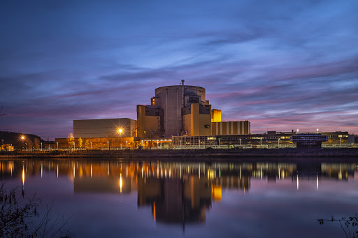 Savez-vous que le dans la nuit du 18 janvier 1982, un militant écologiste attaque le chantier de la centrale  #nucléaire Superphénix (Creys-Malville) au lance-roquettes ?C’est parti pour un petit thread sous forme d’enquête sur cet attentat longtemps resté mystérieux…