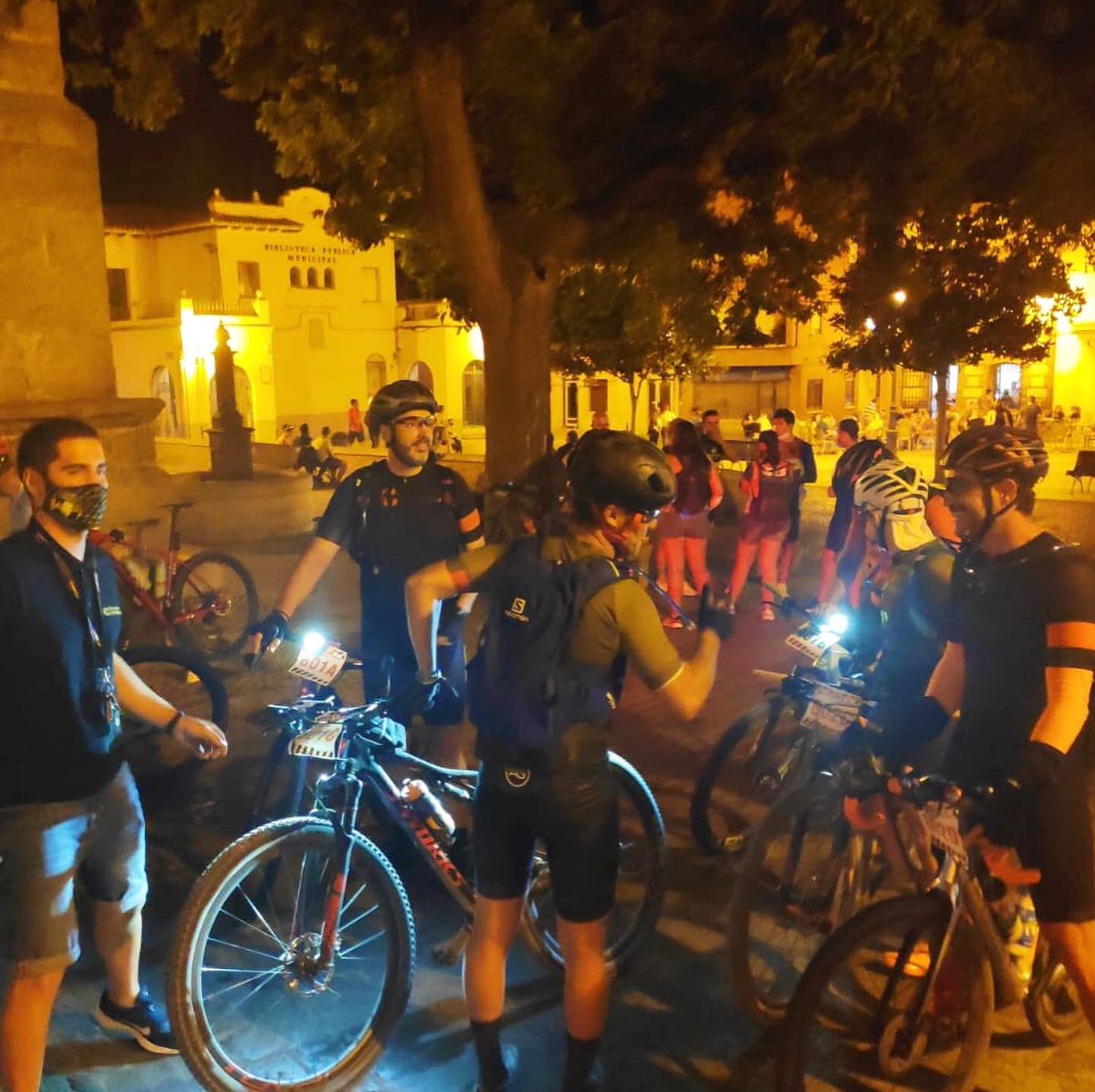 TLgregarious's tweet photo. Un fin de semana inolvidable. Tres equipos de 4 Gregarious, 12 en total, participaron en #vueltamadridnonstop @FMCICLISMO 
Trabajo en equipo, amistad, compañerismo, compromiso, ayuda, esfuerzo y sobretodo diversión. #somosgregarious #somosequipo #CLUB https://t.co/0YdocnRA17