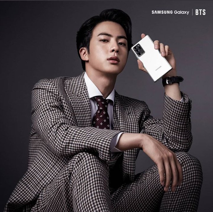 Seokjinanana21's tweet photo. Omg that stare 😍
Melted. Pregnant. Dead.
#seokjin #WorldWideHansome #BTS #SeokjinYouArePerfect #charmander #cardoorguy #thirdguyfromtheleft https://t.co/ezZelXgHC5