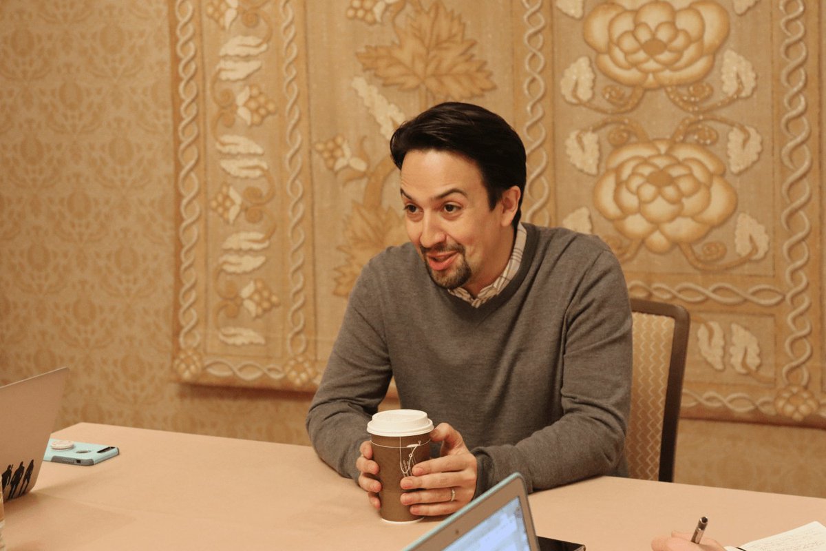LMMthings_'s tweet image. Lin holding a cup of coffee
