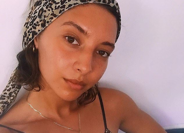 MikeSington's tweet image. Real life rom-com. This is Vanessa Valladares, she’s not an actress or model. She was working as a server at a Byron Bay cafe where she met Zac Efron. She’s now his live-in girlfriend, and has quit her job at the cafe.