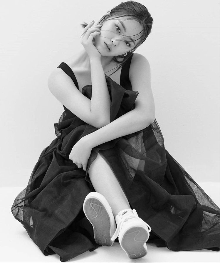 ETENT_OFFICIAL's tweet photo. ‼️TEASER - SOLO TEASERS
KRYSTAL LEE
BLACK DRESS - GIRLS HOUR
📆 10.09.2020 | 10PM KST
#GIRLSHOUR #BLACKDRESS https://t.co/j7mFS2aAzE