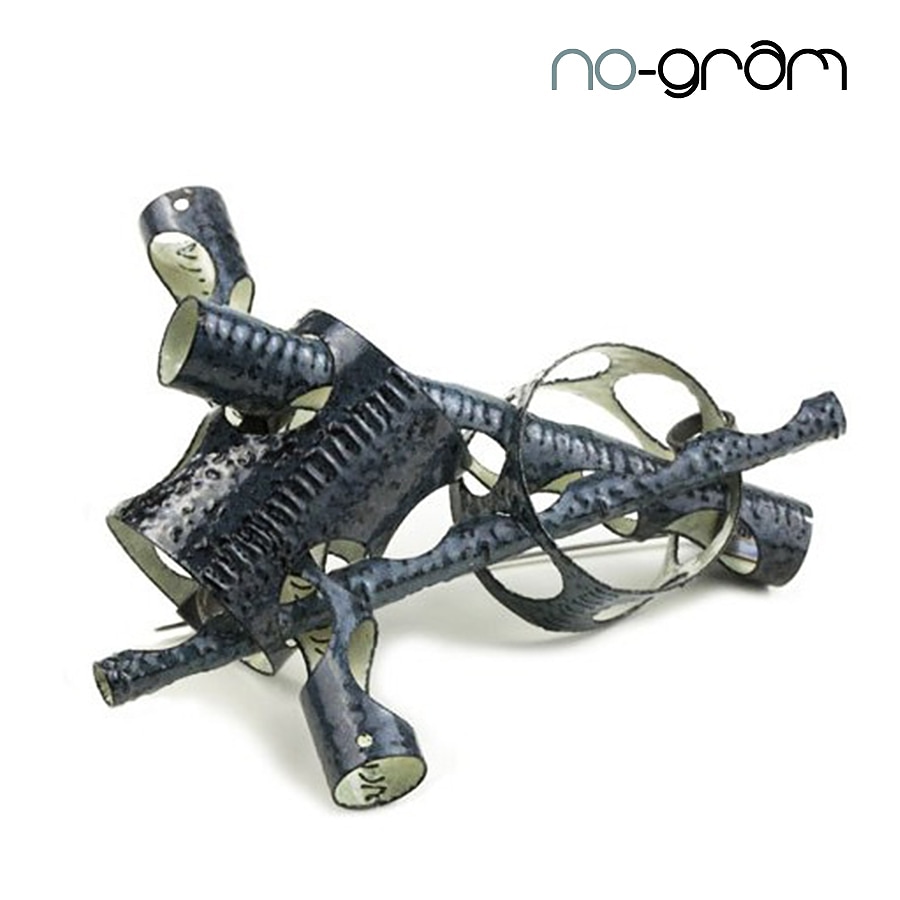 no_gram's tweet photo. Silke Trekel

"Tubes" | brooch - unique piece | chased iron, enamel, oxidized silver

https://t.co/cIe5UpHXVk

#nogram #alternativesgallery #jewelrydesigner #SilkeTrekel #Germany #contemporaryjewellery #handmade #volumeandlightness #enameljewellery #chasediron #jewelrydesign https://t.co/GXdbk50pln