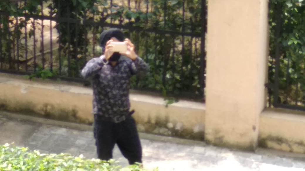 ApexAthenaAWS's tweet photo. #ApexAthena residents started a poster campaign to demand builder #ApexDreamHomes to complete the project. Delay timeline have now crossed 4 years and maintenance services are pathetic. Builder representives was taking photo of residents who have hanged posters as protest https://t.co/F3KwG2WMrD