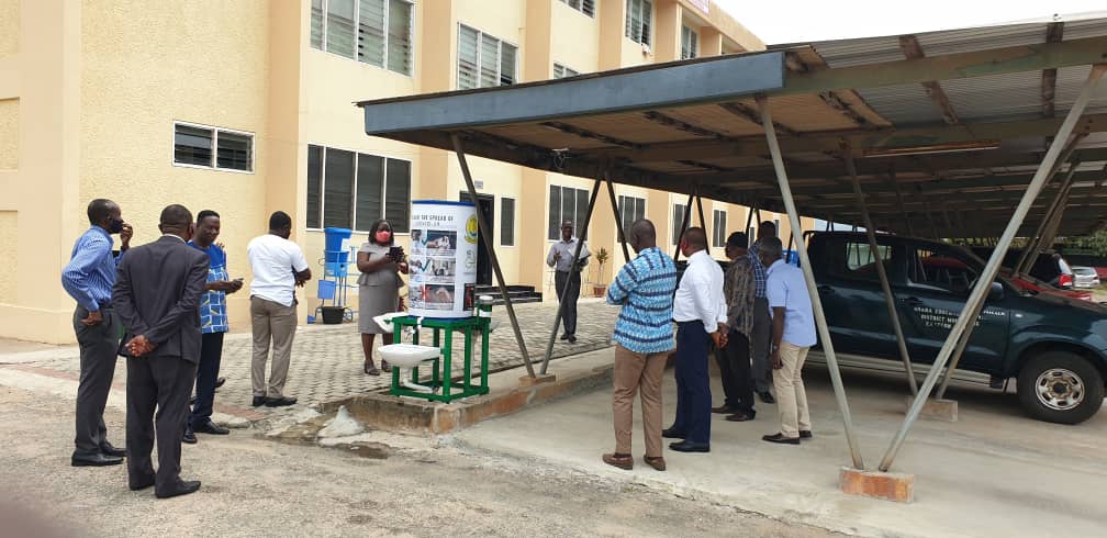 ensignglobalgh's tweet photo. #ECOPH  #ENA and #H2GO have presented a hand wash basin to the GES - Eastern Regional Directorate in Koforidua as part of the team's commitment to extend health promotion and awareness on #covid19  behavioral change through community stakeholders. @EngageNowAfrica https://t.co/SdxtmraHm0