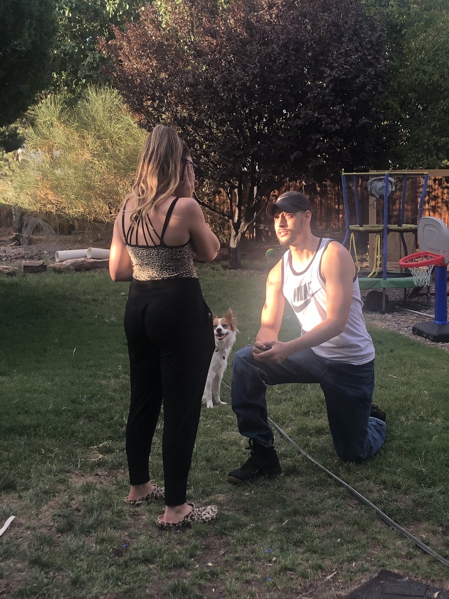 brooklynn_d_'s tweet photo. Fiancé has a nice ring to it💍❤️ #engaged #myfiance https://t.co/mjd9B7no3Z