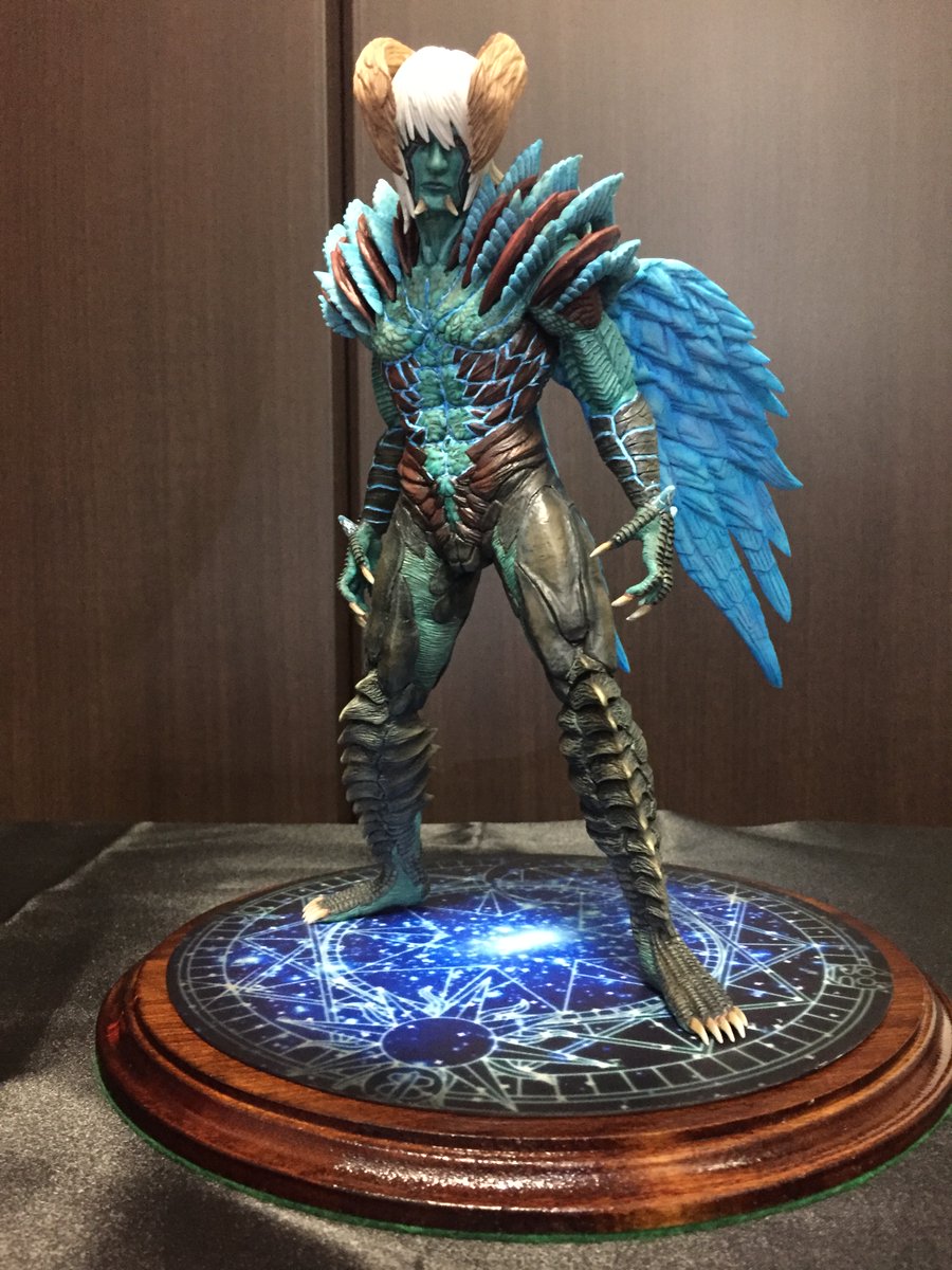 鮎 Wfwから半年以上が経過しnabeさん Nabehandsの魔人ネロのキットをプロの方に制作をお願いし手元に 魔人ネロの完成品フィギュアが届きました もう鳥肌物で足部分のグラデーションのかけ方や羽の墨入れなどゲームに近いカラーで塗装されていて興奮しま