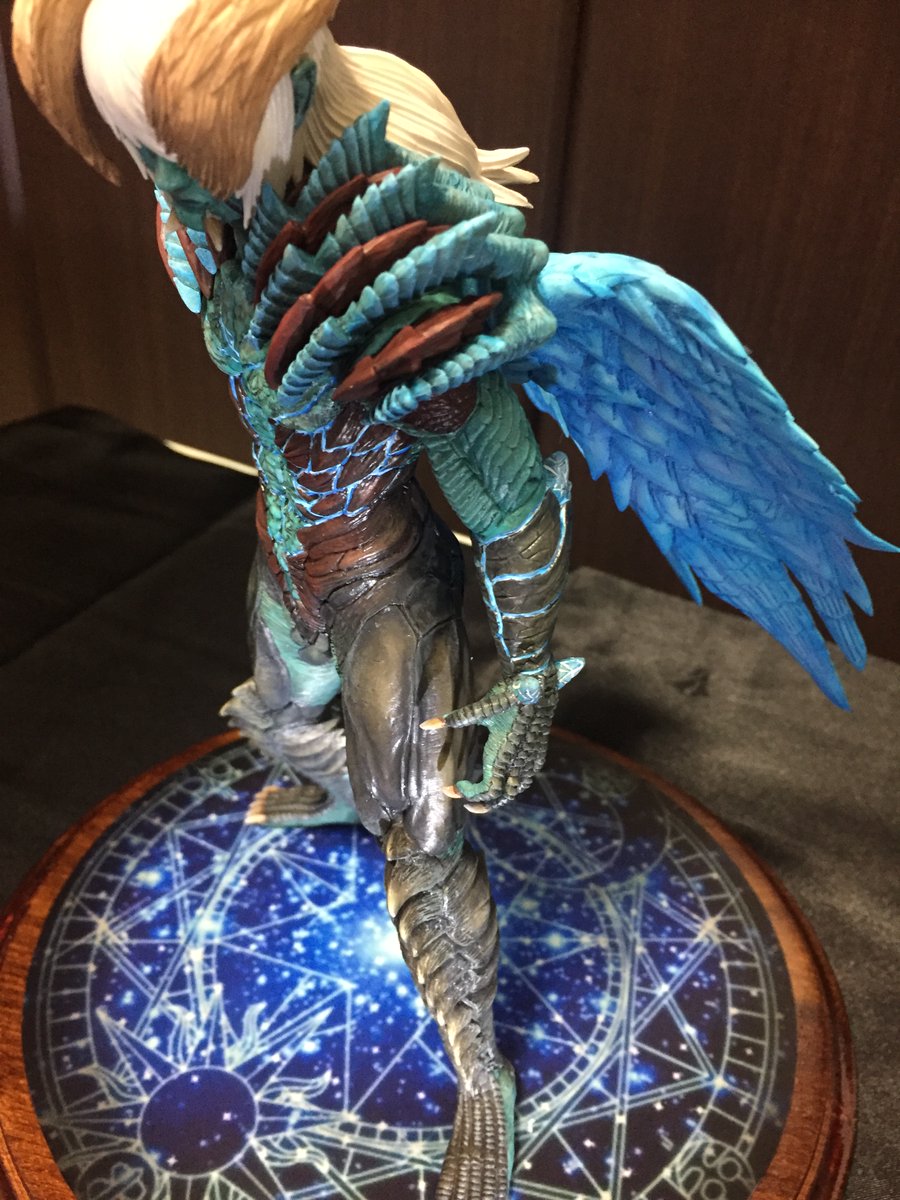 鮎 Wfwから半年以上が経過しnabeさん Nabehandsの魔人ネロのキットをプロの方に制作をお願いし手元に 魔人ネロの完成品フィギュアが届きました もう鳥肌物で足部分のグラデーションのかけ方や羽の墨入れなどゲームに近いカラーで塗装されていて興奮しま