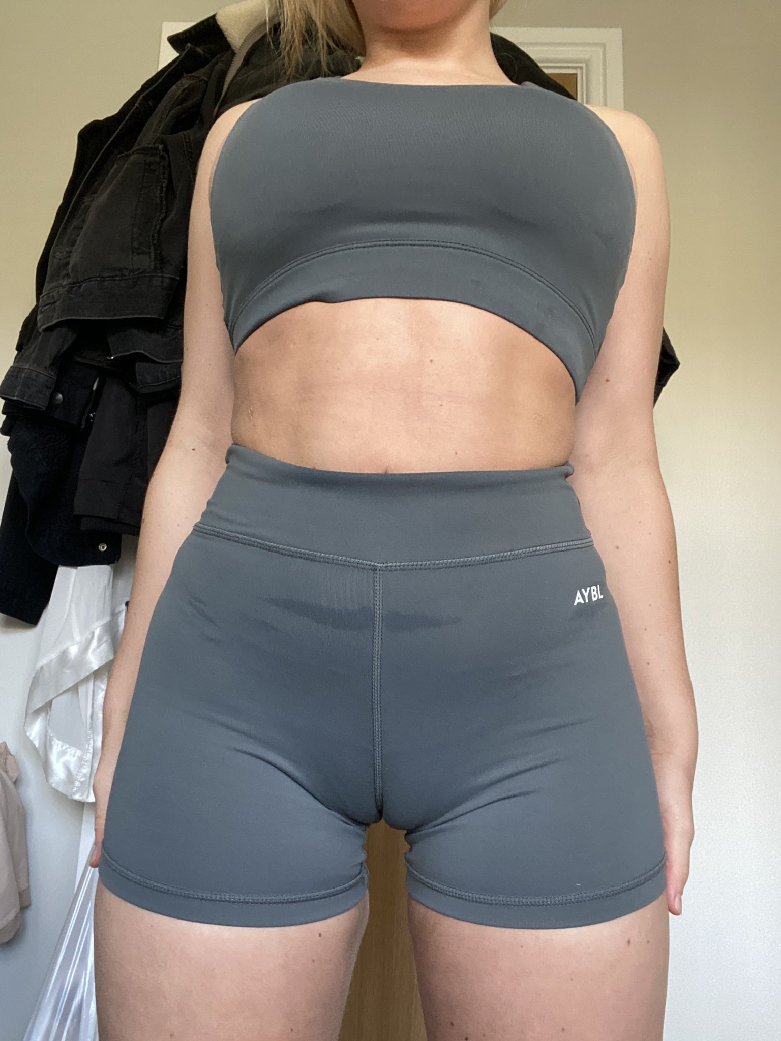 Elle Brooke on X: These gym shorts give me the worst camel toe