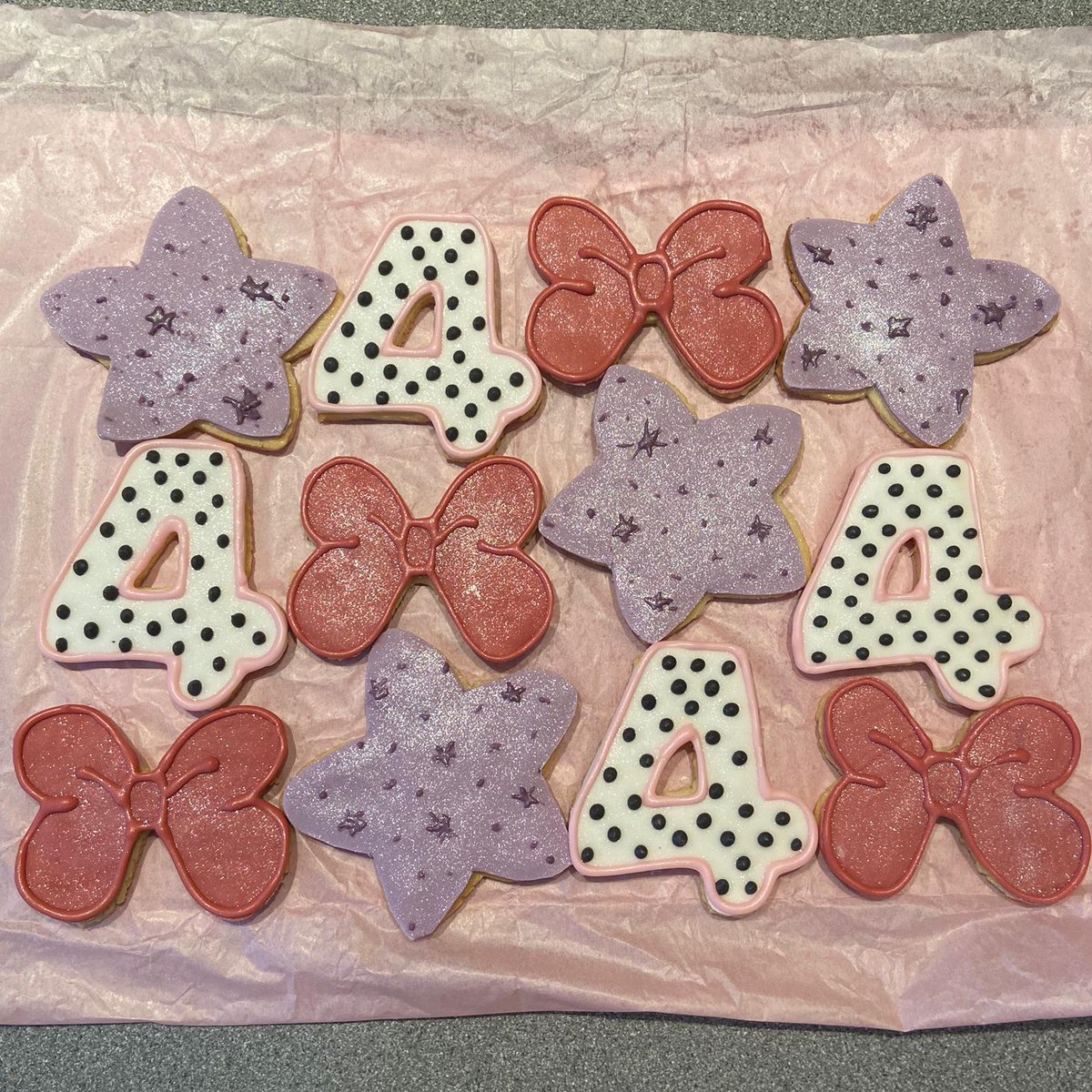 twinniesbake's tweet photo. LOL Dolls birthday biscuits 😍 Which one would you pick? #icedbiscuits #twinniesbake https://t.co/c7qaUtkhND