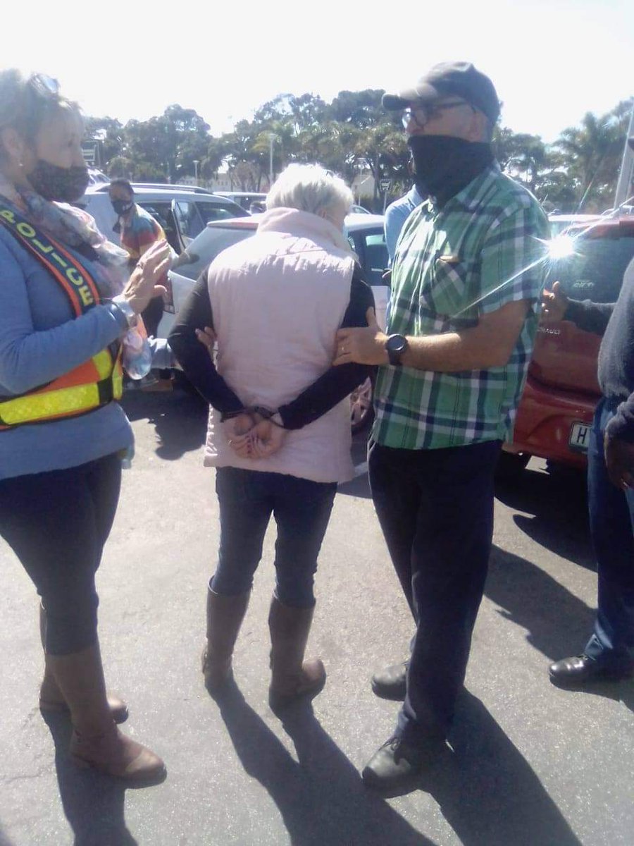 devon_hofmeyr's tweet image. This elderly lady was just arrested for pulling a gun on EFF terrorists who intimidated her at Walmer Park. Obviously this lady was scared and had to do what she felt was right to protect herself.