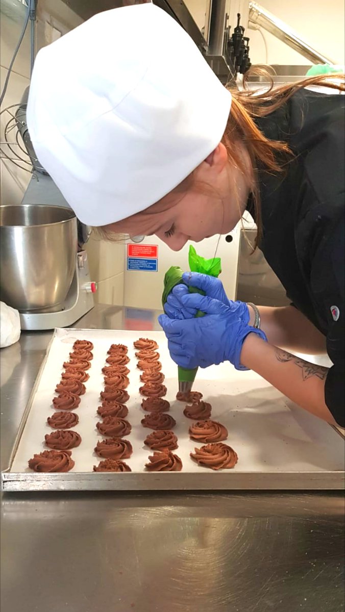InfoAMFI's tweet photo. 𝐀𝐌𝐅𝐈 𝐌𝐄𝐌𝐎𝐑𝐈𝐄𝐒- - -14 February 2020
💥Our participants from "ECOLE DU FUTUR" 🇧🇪 during their backery/pastry internship in #Avezzano, Italy.🇮🇹
👉𝙾𝚁𝙶𝙰𝙽𝙸𝚉𝙴 𝚈𝙾𝚄𝚁 𝙼𝙾𝙱𝙸𝙻𝙸𝚃𝚈 𝙿𝚁𝙾𝙹𝙴𝙲𝚃 𝚆𝙸𝚃𝙷 𝚄𝚂.
Download PIF --> https://t.co/xFTSvuujk1
•
#erasmus https://t.co/iTjK1OaELv