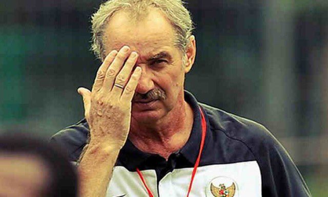 MafiaWasit's tweet photo. RIP Alfred Riedl https://t.co/WBQwNAfbxi