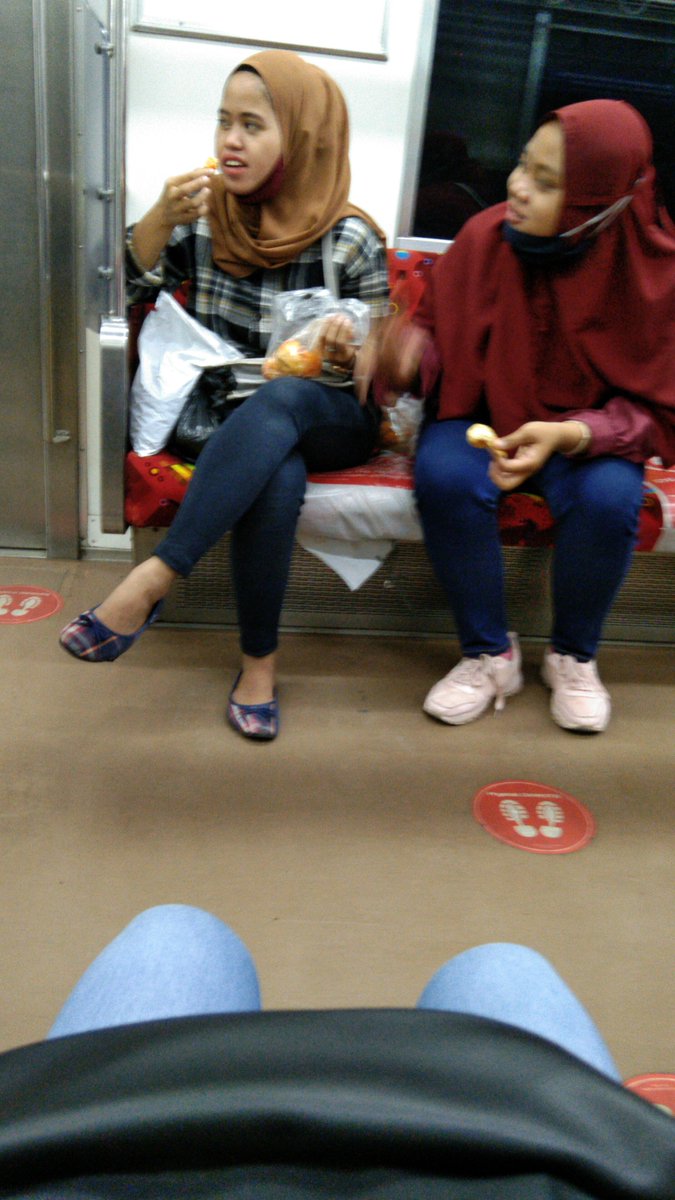 cristindTT's tweet photo. Santuy banget embak'a @CommuterLine https://t.co/Dqdk6GY6v6