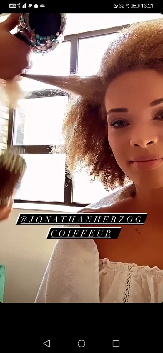 vivifuckin_life's tweet photo. Comment massacrer les cheveux d'une miss.... @MissFrance #missalsace #comitemissalsace !!!! #aurelieroux ... juste beurk.. en espérant que ça ne soit pas pour la coupe officielle!  #France https://t.co/ejhONJqOuq