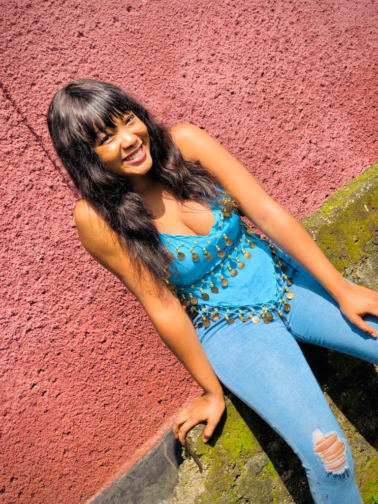 _its_Amina__'s tweet photo. Ce sourire qui est mon arme https://t.co/fQ4cqcjeVp