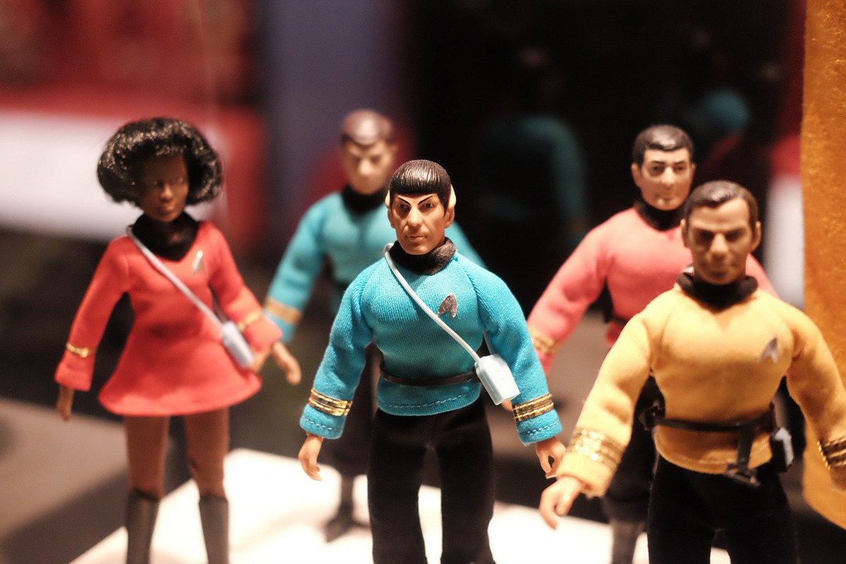 PSOSLanarkshire's tweet photo. In honour of #StarTrekDay

We've come up with an idea for a new #Lanarkshire Police uniform!

What do you all think? 

#MakeItSo
#SetPhasersToStunning
#LiveLongAndProsper https://t.co/z4FeJEjbJ2