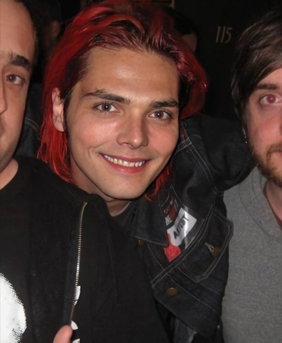 the haahoos are taking over so here's a thread of my fave gerard pics