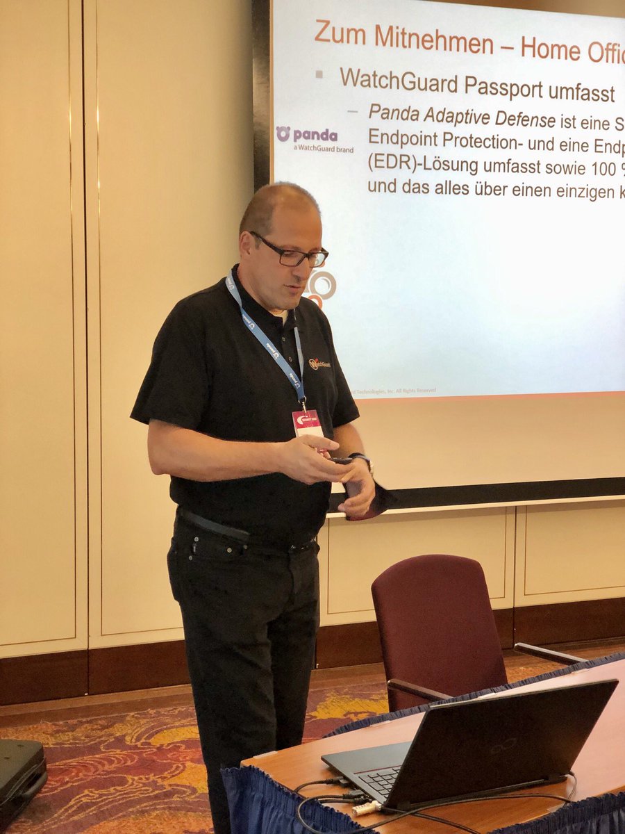 vogelitakademie's tweet photo. Mit Trickbetrug und Datendiebstahl kennt sich der Security-Experte, Thomas Fleischmann von @watchguard, bestens aus. Bei der #sectechcon deckt er die dunklen Seiten des Webs auf und wie man für Licht im Dunklen sorgt. https://t.co/FDNEC840tc