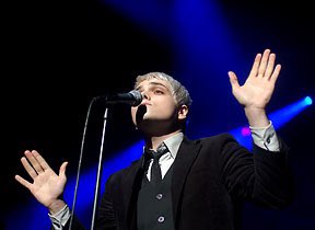 the haahoos are taking over so here's a thread of my fave gerard pics