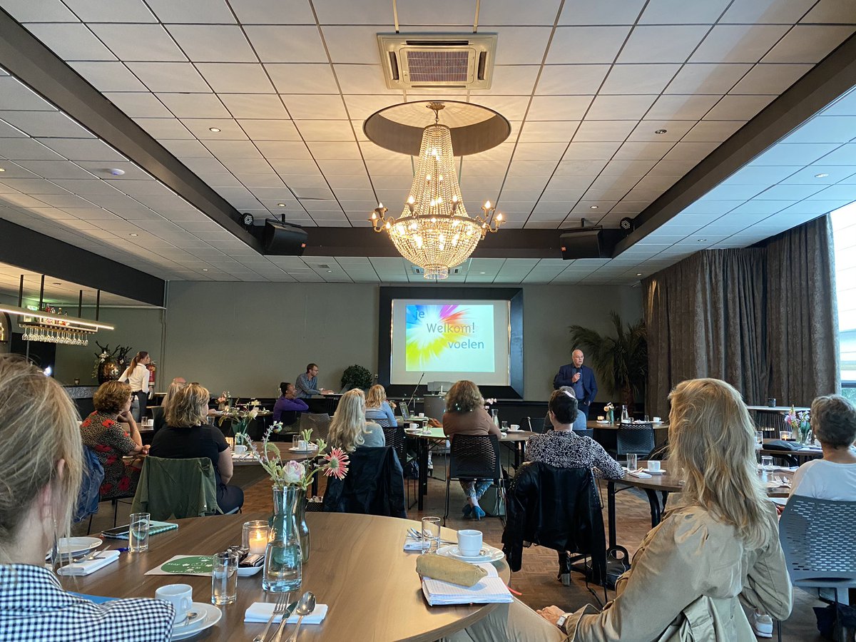 Eindelijk weer alle <a href="/signumonderwijs/">Signum Onderwijs</a> directeuren en college/staf bij elkaar! #dankbaar #jewelkomvoelen <a href="/c_aandelanen/">Campus aan De Lanen</a> @janh_hoe
