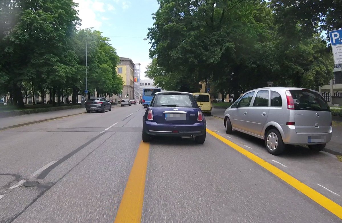 horemu's tweet photo. @ADFC_Muenchen Aber bitte, wenn permanent, dann nur protected!
Derzeit wird darauf gefahren und geparkt, als gäbs kein Morgen mehr. https://t.co/nKgH6xRTiE