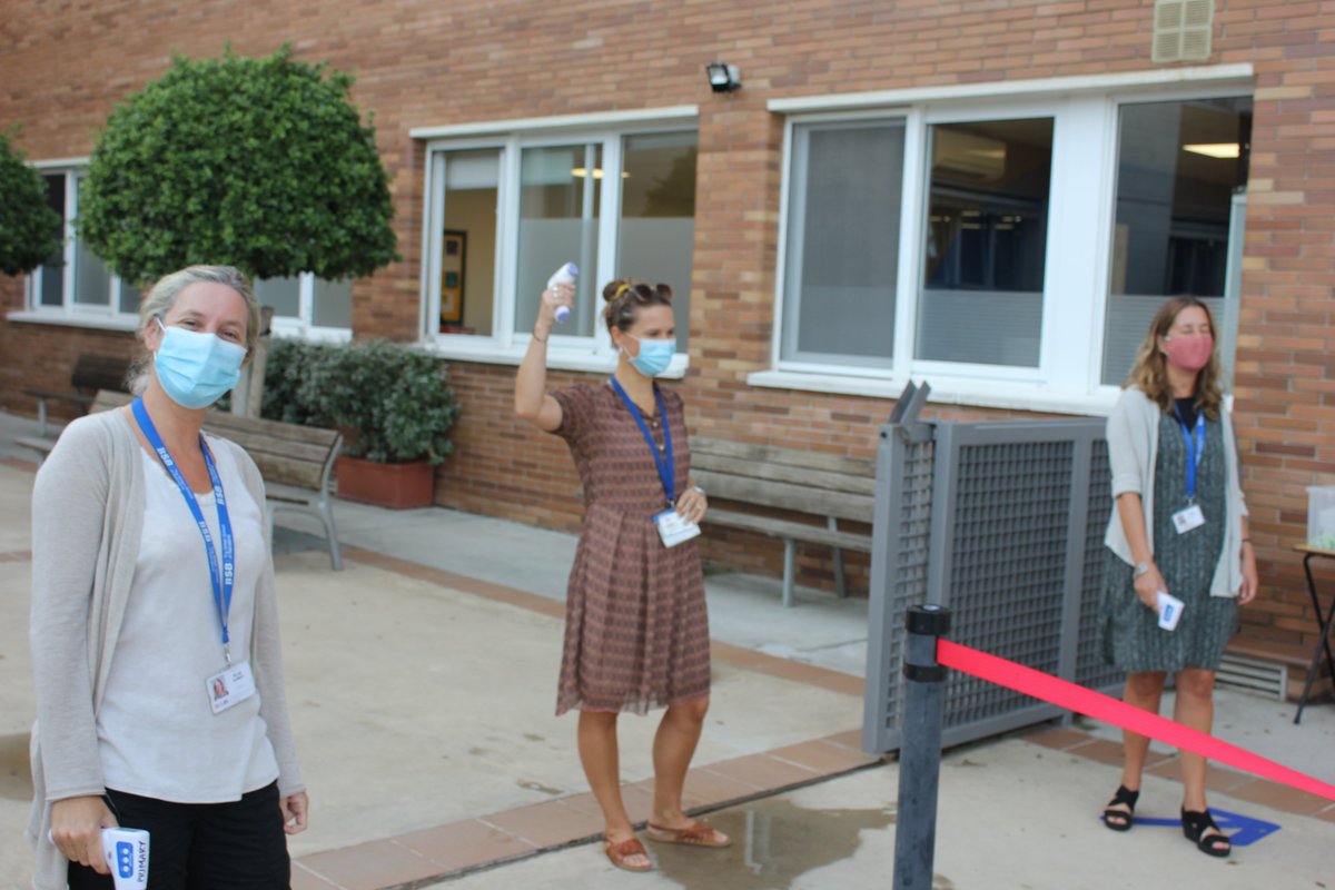 BSB_Barcelona's tweet photo. Say 🙋‍♀️ "Hello" to one of our many Welcome Teams in the morning!
Temperature-checked. We are ready for a brand new day of learning! 

#SeptemberReturn #BackToSchool #SchoolReopening #CognitaWay https://t.co/gG96CUYwPx