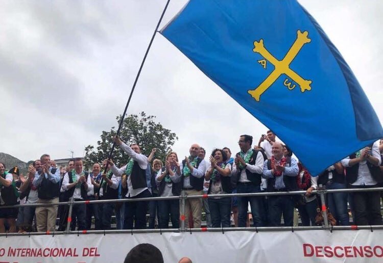 AdrianBarbon's tweet photo. Feliz día de Asturias!
¡Prestosu día d’Asturies!

A las que vivís aquí y a las que, viviendo lejos, sois Asturias. Feliz día a los que han heredado el amor de sus mayores. Y también, a las personas que sin nacer aquí, habéis convertido Asturias en vuestra patria querida. https://t.co/z6JKXpKT1s