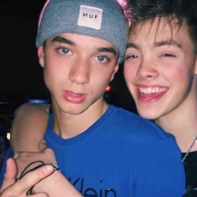 bbydaisy27's tweet photo. Zaniel is so underrated. the one on the right is the painting i drew on a cutting boardπ₯°
#WDW2ISCOMING
#whydontwe #limelights #zaniel #danielseavey #zachherron https://t.co/we6XOhrff9