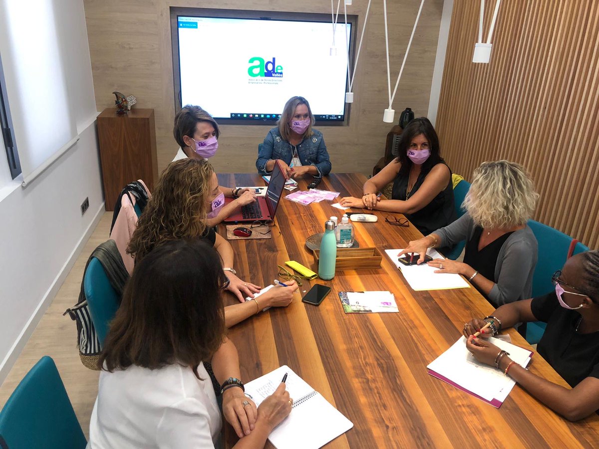 ADEvallesoc's tweet photo. Primera reunió de la #juntadirectiva d'#ADEVallès, després de la tornada de vacances.💪✅
Una juntada necessària per posar-nos al dia, comentar els #PremisADEValles i l'estratègia per seguir sumant amb els #Ajuntaments per trobar mesures i ajuts contra la crisi del #Covid19. https://t.co/eVY6L93uiJ