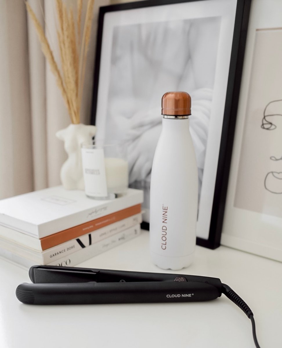 CloudNineOZ's tweet photo. Make sure you hydrate, angels! 💦 ⁠👼🏼⁠
We’re giving away a FREE eco-friendly Water Bottle and Luxury Style Case worth $100 when you purchase a new styling tool! ☁️ #freegift #cloudninehair https://t.co/tD8yTumsYp