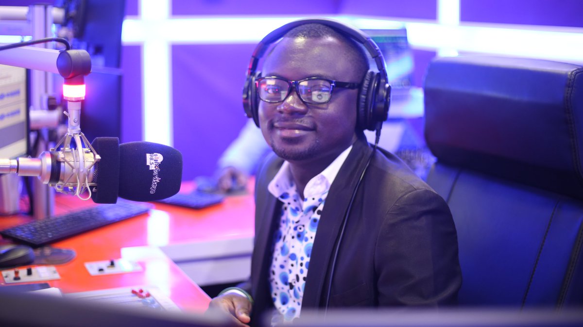 ahobraseye985fm's tweet photo. (((((LIVE))))) #KOKROKOO MORNING SHOW.
Good morning and welcome to #KokrokooMorningShow with the award-winning host #Kakyire
Video ππ
https://t.co/ewcB1Blxg2 https://t.co/dNhiuhsgyK