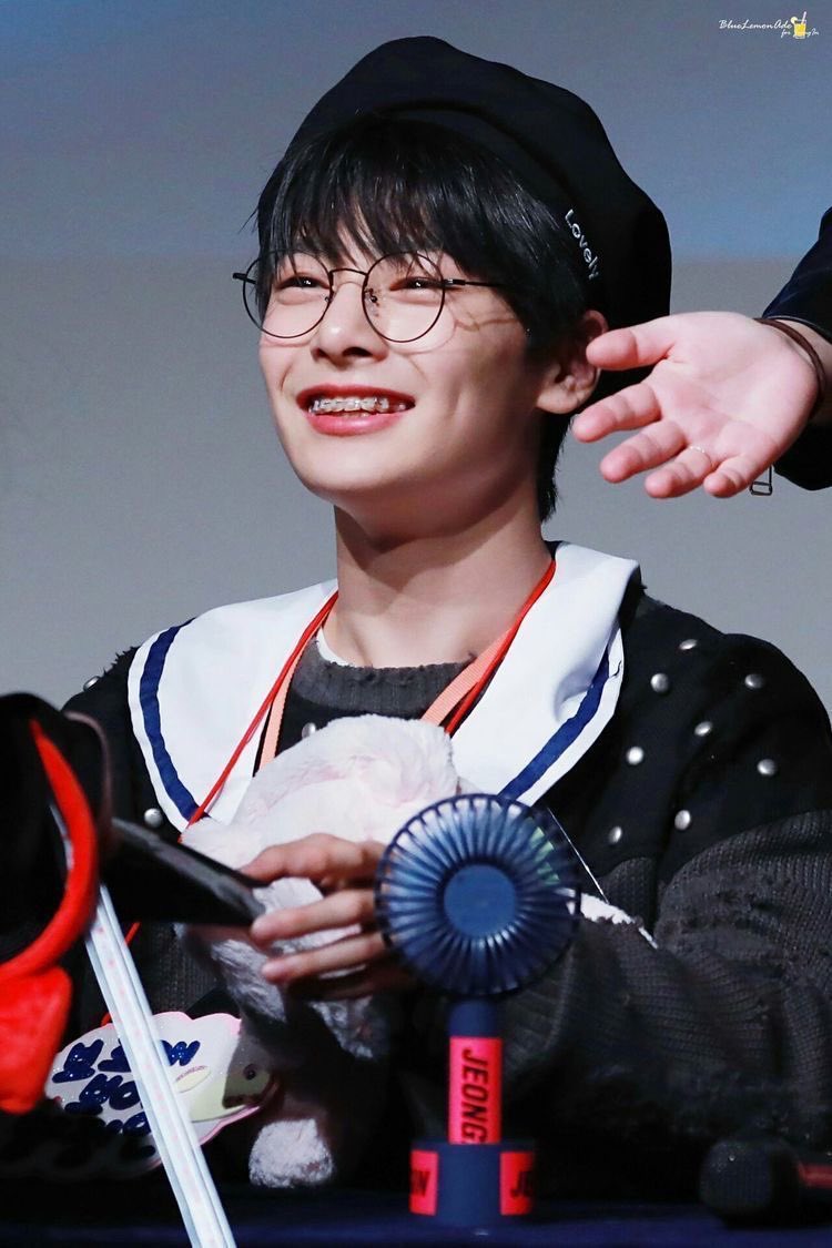 — jeongin’s cute smile; a thread that will lift you up  #StrayKids  #skz