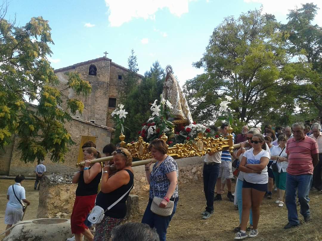 Cifuentesnet's tweet photo. Hoy subiríamos todos los cifontinos a la Romería de la Cueva del Beato. Misa en honor a la Virgen de Loreto, procesión, merienda, baile, familia, amigos ...  este año no va a poder ser... Pero volveremos! https://t.co/8nAi523pFy