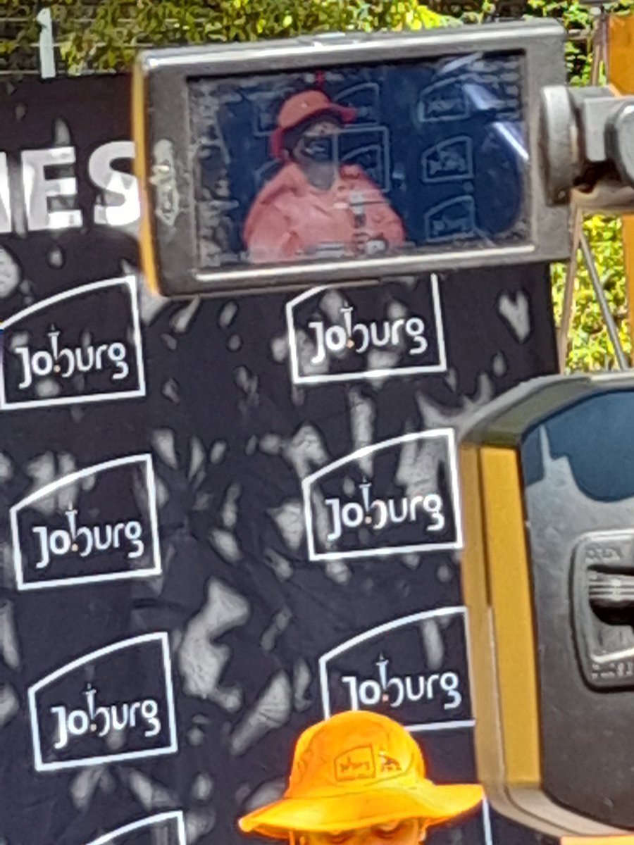 CoJTransport's tweet image. MMC Transport Cllr @NHMakhuba,  addressing the  residents of Region E ,in Sandton
#WeServeJoburg #Level2Lockdown
#transportingJoburg  #RegionalVSBlitz