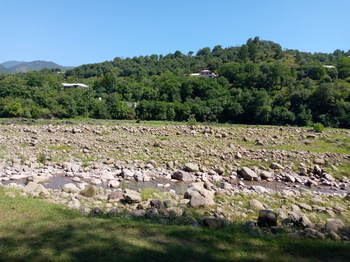 میری یادیں میری باتیں سے انتخاب۔ میرا تعلق پونچھ کے گاوں نکر آدینہ گھل سے ھے میرے گاوں سے پونچھ حلقہ پانچ کا شہر پانیولہ اور ضلع باغ کے حلقہ تین کی تحصیل ھاڑی گھل کا فاصلہ ایک جیسا ھے میں اور میرا چھوٹا بھائی 1970 1971 1972 ھاڑی گھل کے سرکاری سکول میں پڑھتے رھے