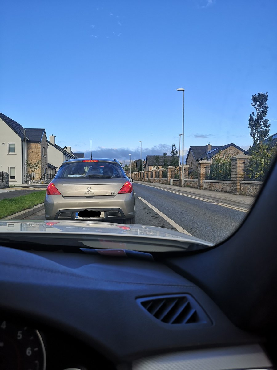 Breneddery's tweet photo. @Fingalcoco Chapel Rd, Kinsealy. Queue starting at the driving range. Down to volume not construction, what's going to happen when the other developments which are only being started are completed? https://t.co/dCTlTci3ZA