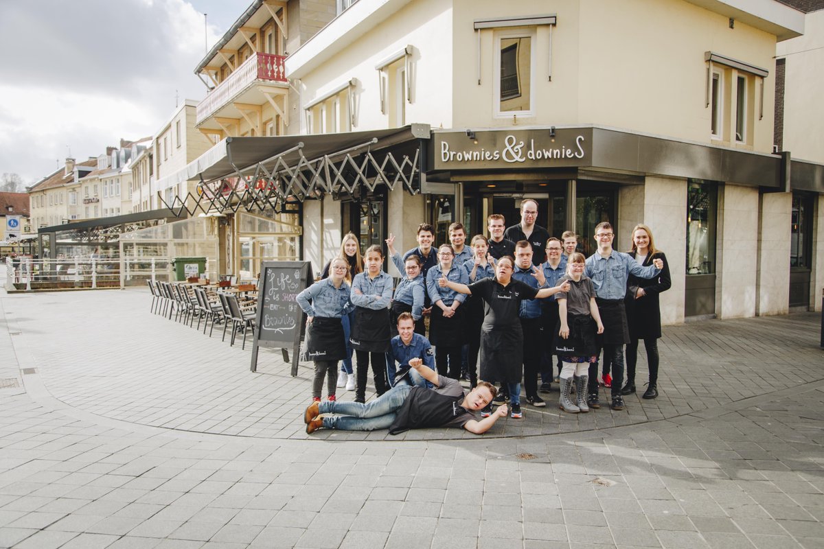 Bij Brownies&amp;downieS staan we altijd met een grote glimlach voor jullie klaar 😀 

Ps. foto is pre-corona 📷

#browniesanddownies #puurisperfect #wijmakenlunchenleuker
