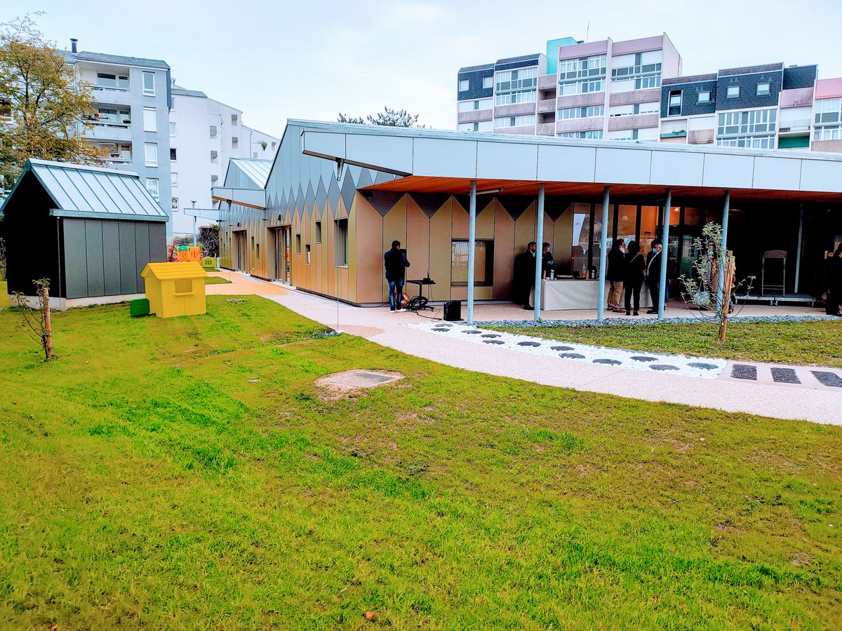 EmilieTherouin's tweet photo. Enfin ! 
Ce matin, nous inaugurons la crèche Germaine Dulac, située quartier Pierre Rollin #Amiens 
dessinée par l'agence Urba Linéa (Lille).
Lancé par la gauche en 2009, porté par l'adjointe au maire  @MarionLepresle, il s'agissait d'un projet ambitieux pour la petite enfance ⤵️ https://t.co/HXIBzagJ99