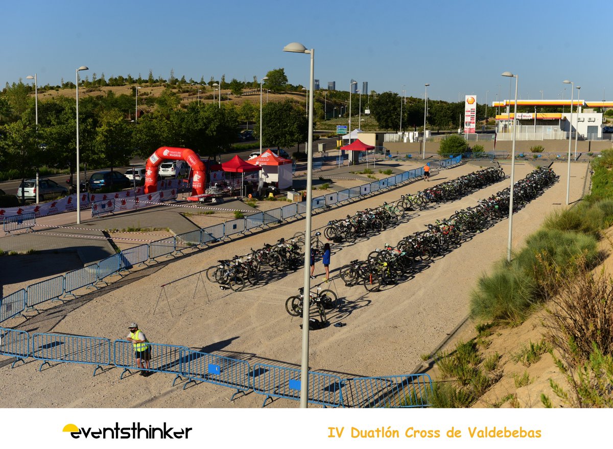 jmma19's tweet photo. Este domingo ha sido el primer evento deportivo en Madrid desde Marzo. Se siguió un protocolo de seguridad, manteniendo distancias, evitando colas.... todos, organización y participantes cumplimos todo, esto no lo veréis en ningún medio, esto no vende. Vende más el fin del mundo https://t.co/yqZk255jRD