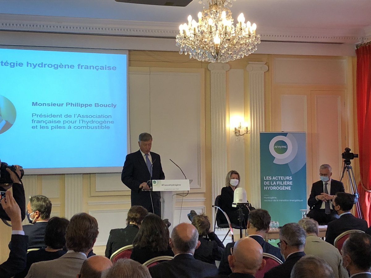 Philippe Boucly, président de l’AFHYPAC, ouvre la matinée de conférence sur la présentation de la Stratégie hydrogène française, en présence de @BarbaraPompili et <a href="/BrunoLeMaire/">Bruno Le Maire</a>