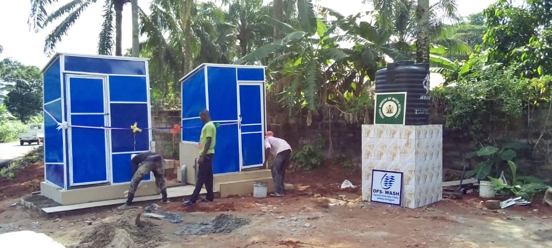 CleanNigeria25's tweet photo. #EndOpenDefecation: launch of the first toilet as part of The Organized Private Sector in Water, Sanitation and Hygiene's (@OPSWASH1) project FLUSH!T as part of its larger strategy to #EndOpenDefecation in Nigeria through multi-stakeholder collaboration.. 07/09/2020 https://t.co/X2DeRg9e1A